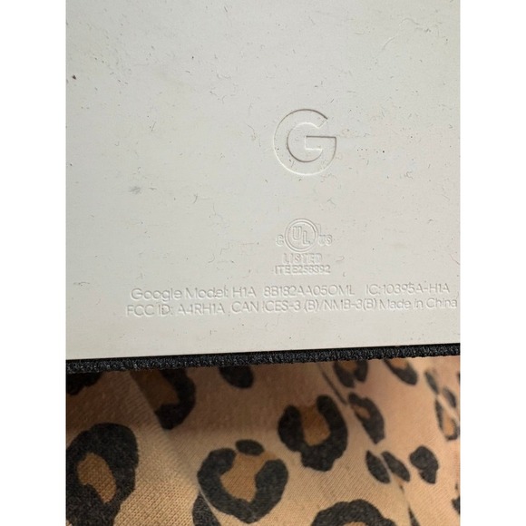 Hub Smart Home Speaker and 7 in Display Compatible with Google Assistant - Picture 5 of 5